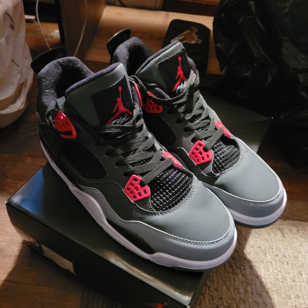 Aj4 red glow